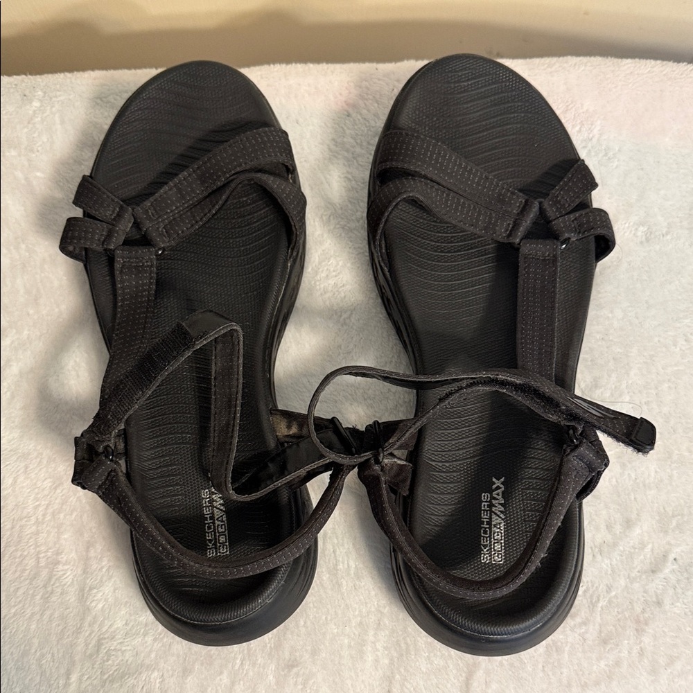 Skechers GOGA MAX Women's Black Strappy Sandals